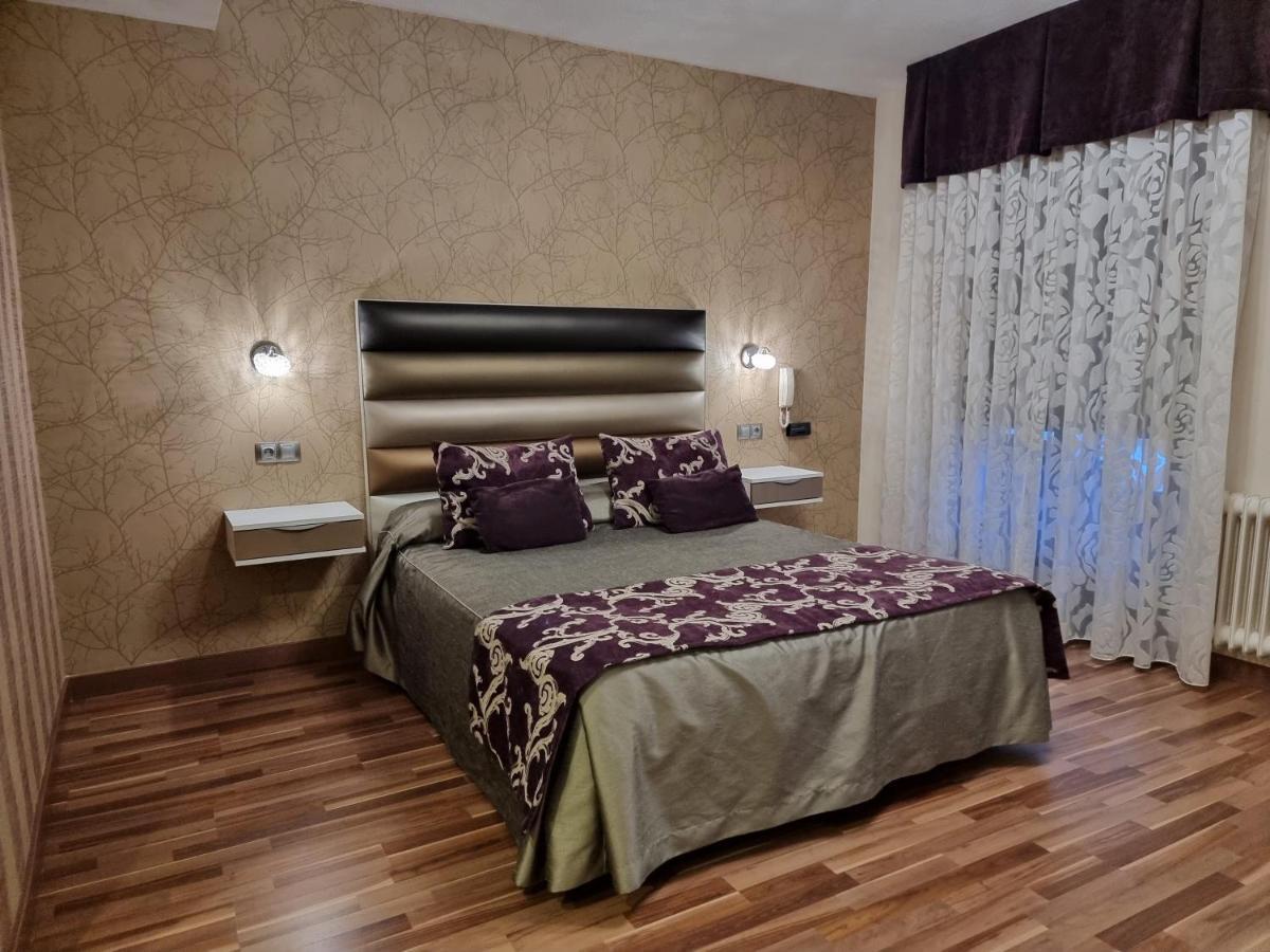 Hostal Sainz ริอาโญ ภายนอก รูปภาพ