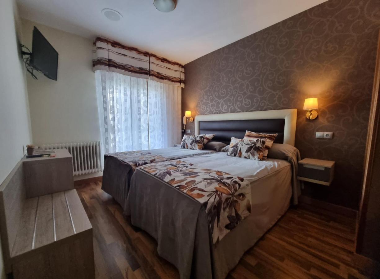 Hostal Sainz ริอาโญ ภายนอก รูปภาพ