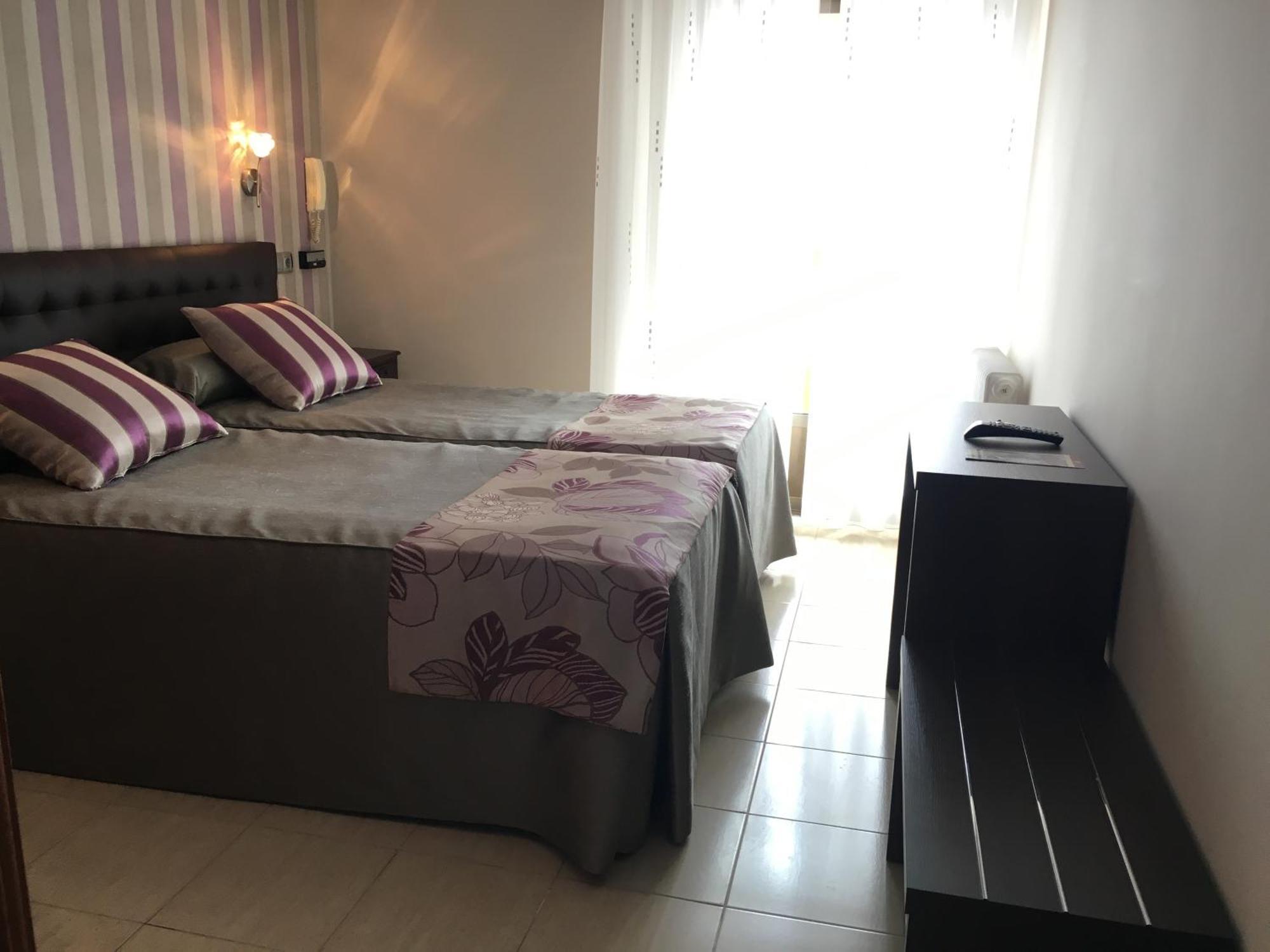 Hostal Sainz ริอาโญ ภายนอก รูปภาพ