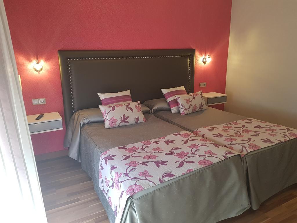 Hostal Sainz ริอาโญ ภายนอก รูปภาพ